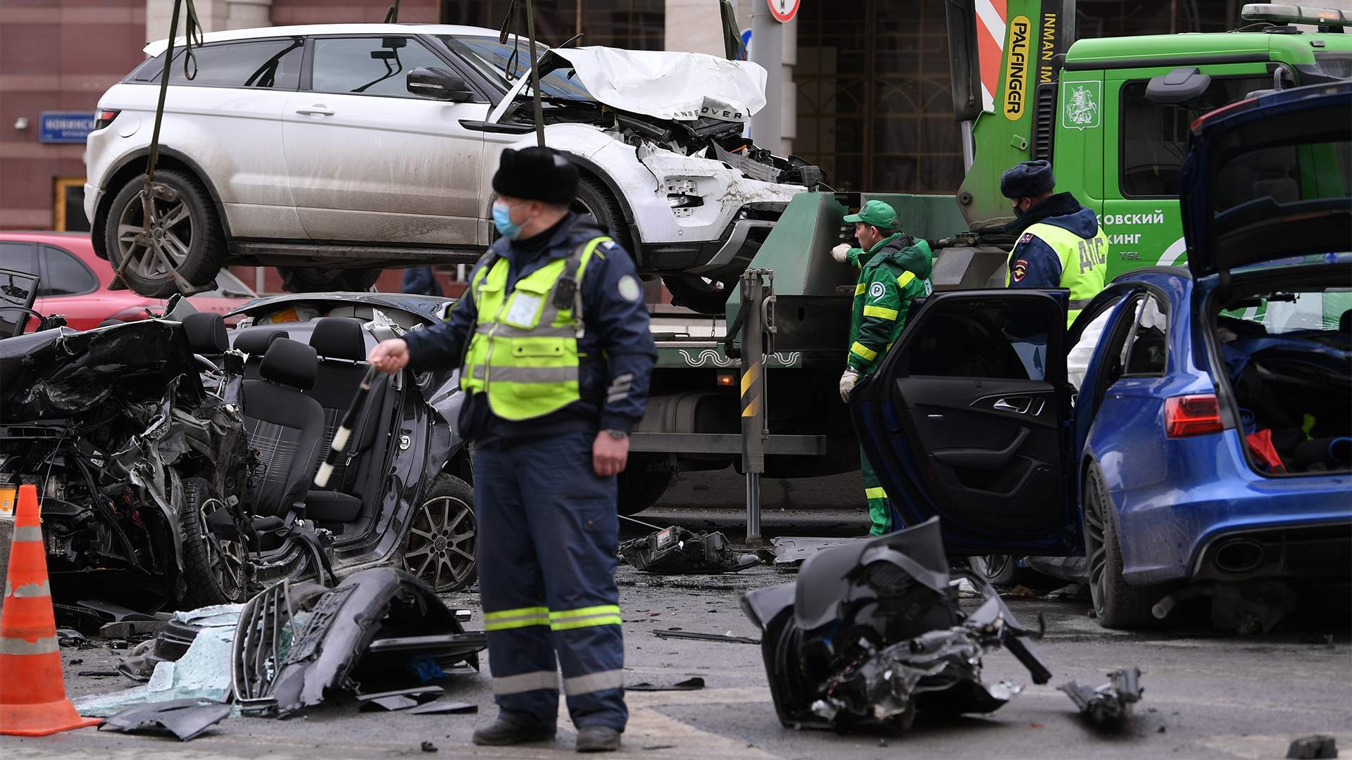 Показа порноролика на уличном видеоэкране на садовом кольце москвы